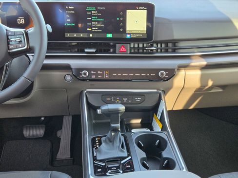 New 2026 Kia Carnival EX image 16