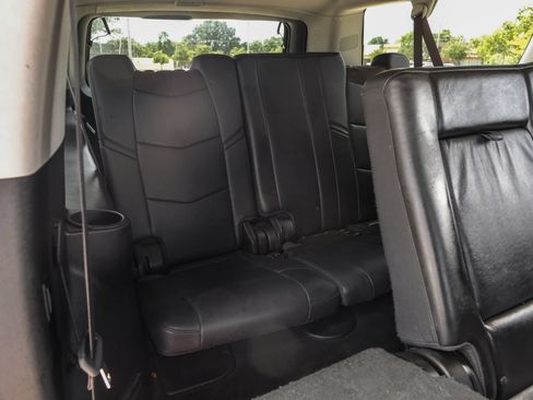 Used 2018 Cadillac Escalade ESV Luxury RWD image 37