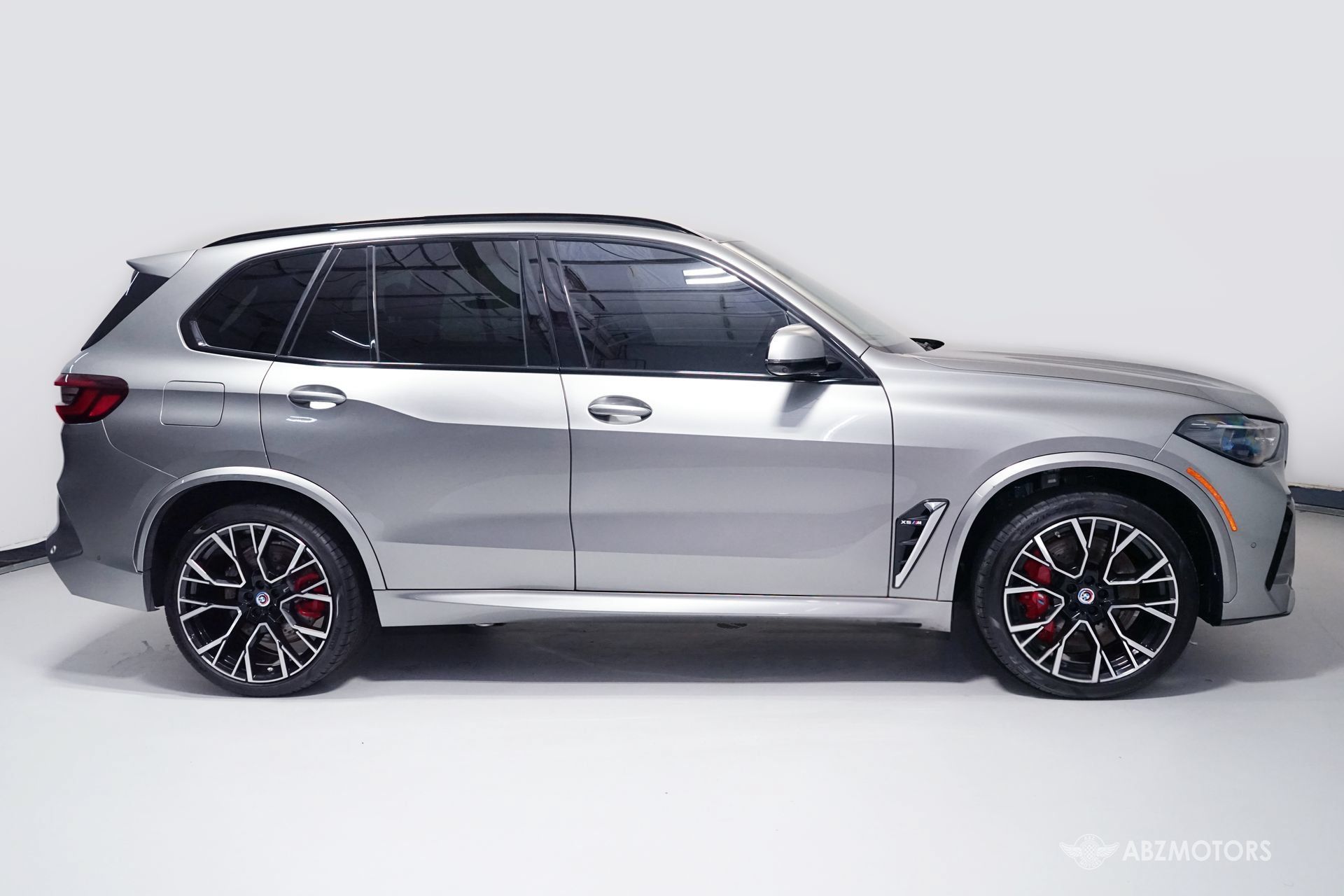 Used 2022 BMW X5 M w/ Executive Package AWD/4WD image 3