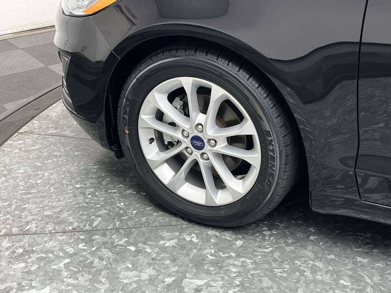 Used 2020 Ford Fusion SE FWD image 28