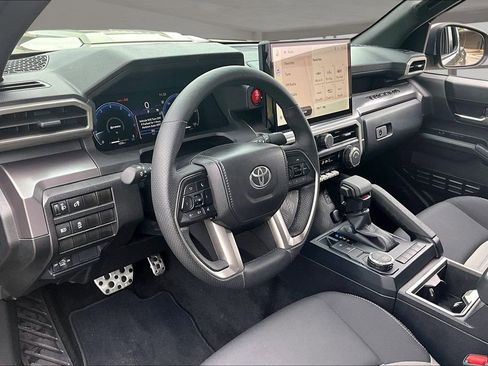 Used 2025 Toyota Tacoma TRD Sport RWD image 17