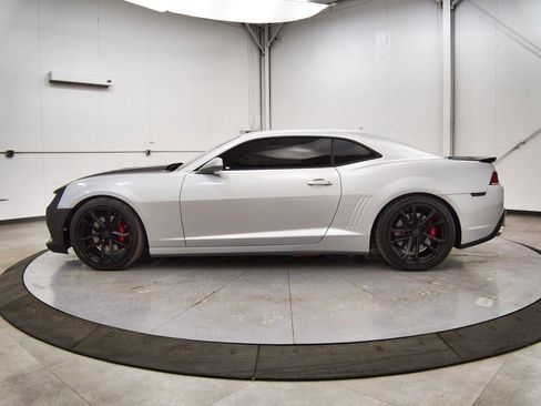 Used 2015 Chevrolet Camaro SS w/ SS Performance Package RWD image 4
