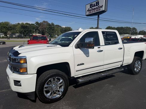 Used 2019 Chevrolet Silverado 2500 High Country w/ Duramax Plus Package AWD/4WD image 1