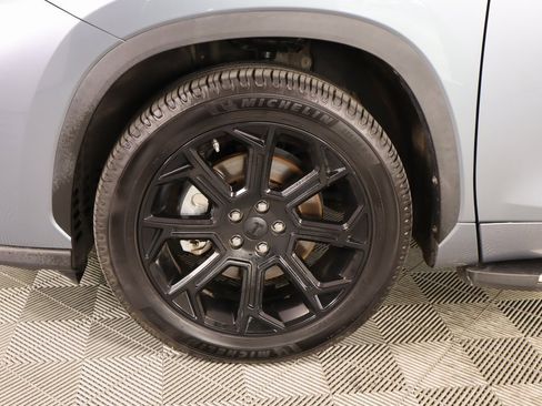 Used 2022 Toyota Highlander LE image 17