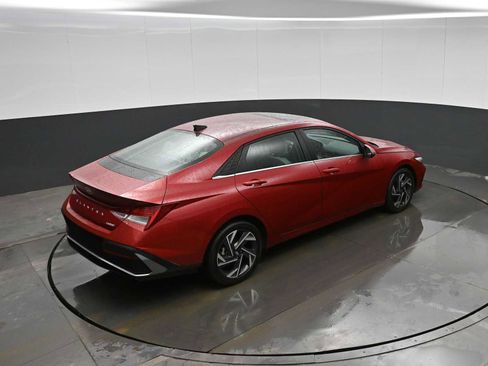 Certified 2025 Hyundai Elantra Limited image 30