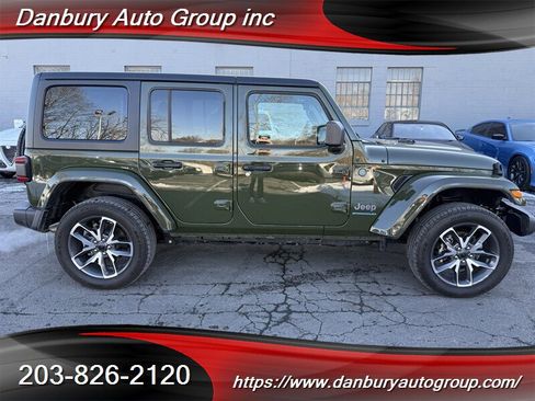Used 2024 Jeep Wrangler Unlimited w/ Convenience Group image 7