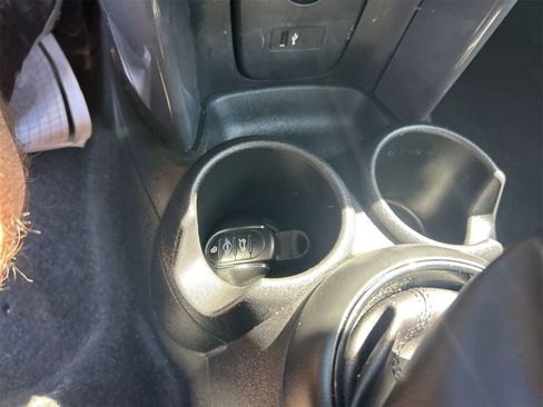 Used 2019 MINI Cooper 4-Door Hardtop image 8