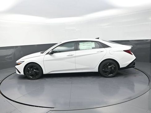 New 2026 Hyundai Elantra SEL Sport Premium FWD image 5