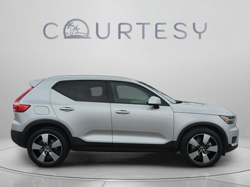 Used 2019 Volvo XC40 T5 Momentum AWD/4WD image 7