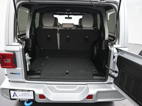 Used 2022 Jeep Wrangler Unlimited Sahara image 18