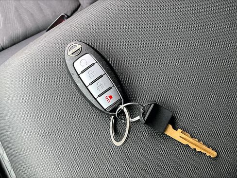 Used 2022 Nissan Frontier SV image 35