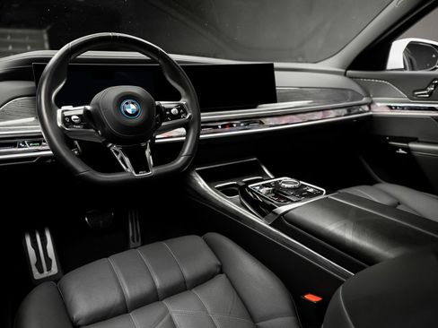 Used 2024 BMW i7 xDrive60 w/ M Sport Package RWD image 2