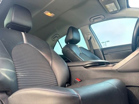 Used 2022 Toyota Camry SE w/ Convenience Package image 25