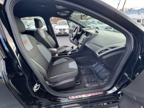 Used 2018 Ford Focus ST image 18