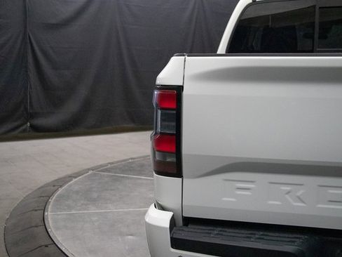 Used 2022 Nissan Frontier SV image 12