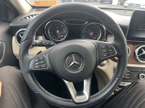 Certified 2019 Mercedes-Benz GLA 250 4MATIC image 18