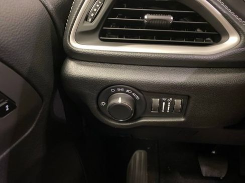 New 2027 Chrysler Pacifica Select FWD image 18