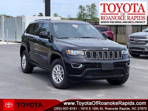 Used 2020 Jeep Grand Cherokee Laredo image 1