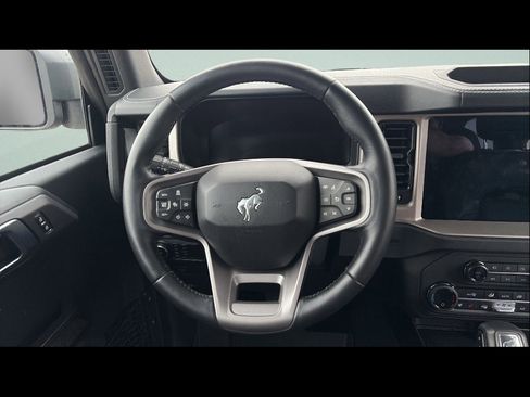 Used 2025 Ford Bronco Outer Banks AWD/4WD image 17