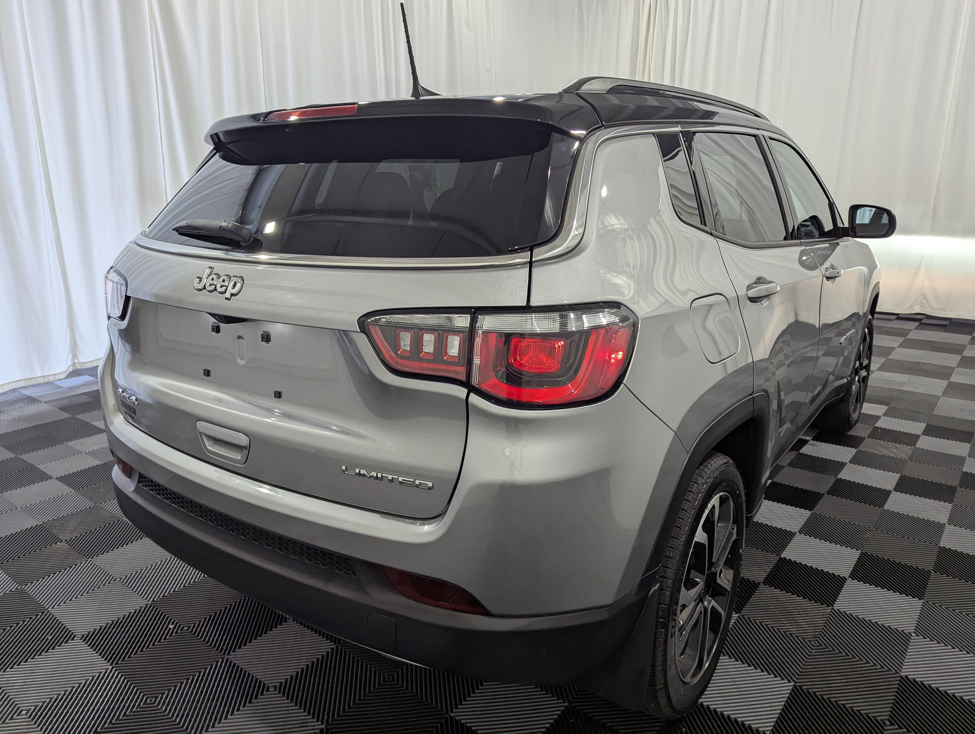 Used 2023 Jeep Compass Limited AWD/4WD image 7