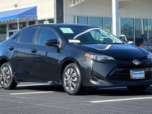 Used 2018 Toyota Corolla LE FWD image 6