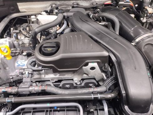 Used 2025 Volkswagen Taos SE image 8