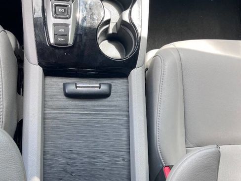 Used 2020 Honda Pilot Touring image 32