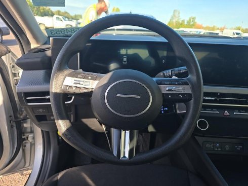 Used 2025 Hyundai Sonata SEL FWD image 5