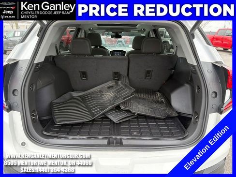 Used 2023 GMC Terrain SLE w/ Driver Convenience Package image 23