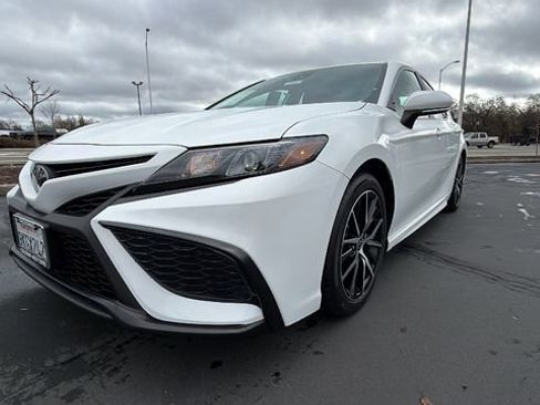 Used 2024 Toyota Camry SE w/ Cold Weather Package image 9