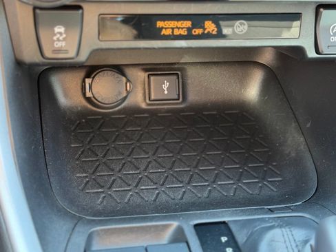 Used 2021 Toyota RAV4 LE w/ Carpet Mat Package (TMS) AWD/4WD image 16