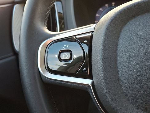 Used 2025 Volvo XC60 B5 Plus image 21