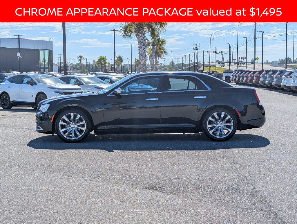 Used 2020 Chrysler 300 Touring w/ Chrome Appearance Package RWD image 2