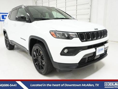 Used 2024 Jeep Compass Latitude w/ Altitude Special Edition image 3