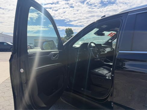 Used 2024 GMC Yukon SLT image 5