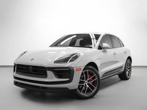 Certified 2024 Porsche Macan S image 1