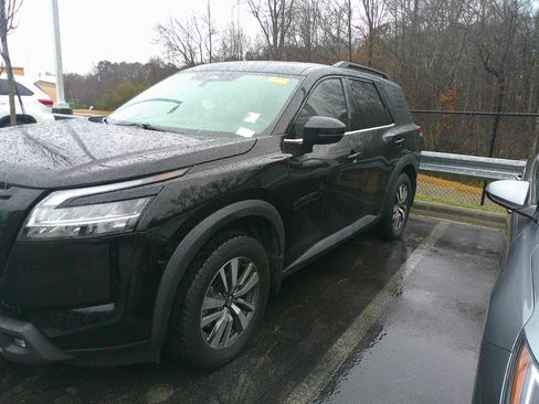 Used 2022 Nissan Pathfinder SL w/ SL Black Package image 8
