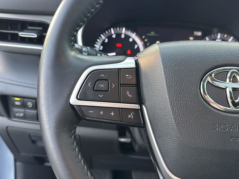 Used 2023 Toyota Highlander XLE image 18