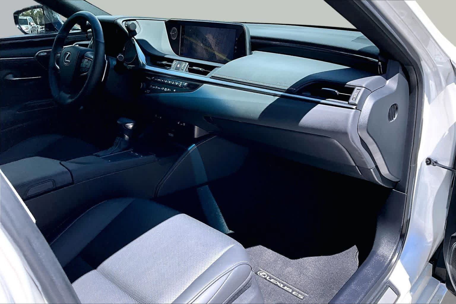 Used 2020 Lexus ES 300h w/ Premium Package FWD image 19