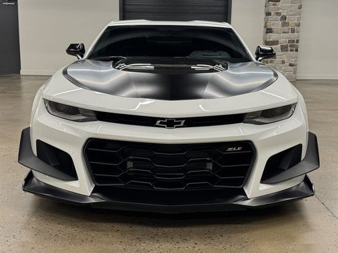 Used 2019 Chevrolet Camaro ZL1 RWD image 2