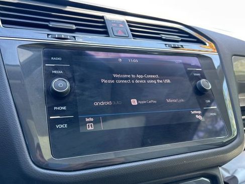 Used 2020 Volkswagen Tiguan SE w/ Panoramic Sunroof Package FWD image 29