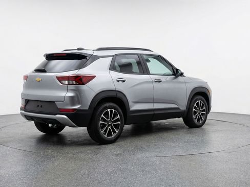 Used 2025 Chevrolet TrailBlazer LT image 9