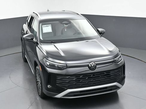Used 2025 Volkswagen Tiguan S FWD image 43