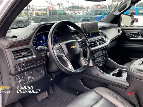 Used 2024 Chevrolet Suburban LT image 13