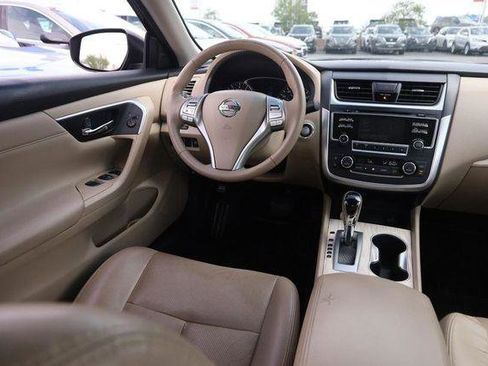 Used 2017 Nissan Altima 2.5 SL w/ Moonroof Package FWD image 23