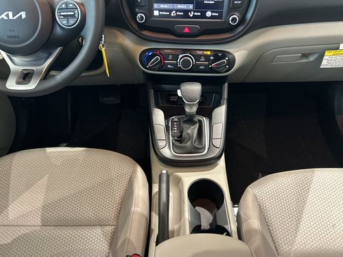 Used 2025 Kia Soul LX w/ LX Technology Package image 17