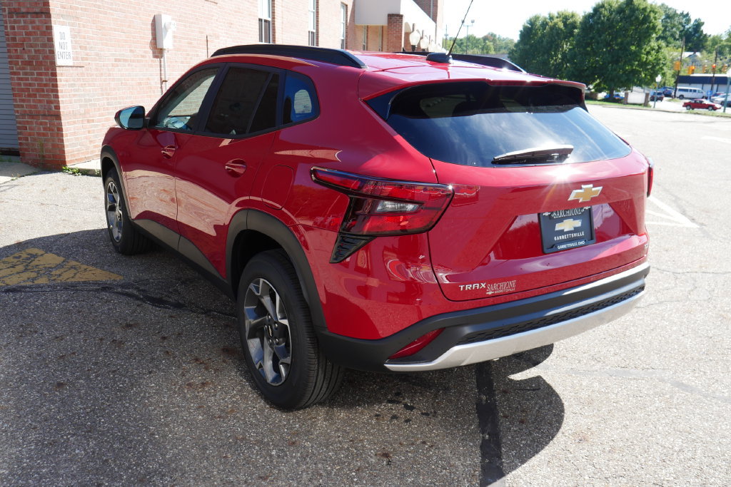 New 2026 Chevrolet Trax LT w/ LT Convenience Package FWD image 5