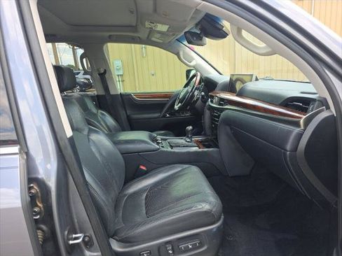 Used 2018 Lexus LX 570 4WD w/ Luxury Package image 19