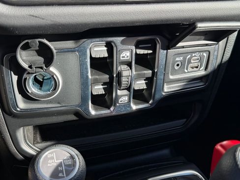 Used 2025 Jeep Wrangler Unlimited Sahara w/ Safety Group image 27