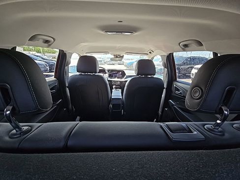 Used 2025 Chevrolet Trax LT w/ LT Convenience Package FWD image 39